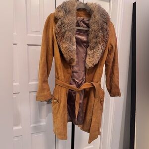 Women's vintage  Tan Suede Coat with Fur Collar